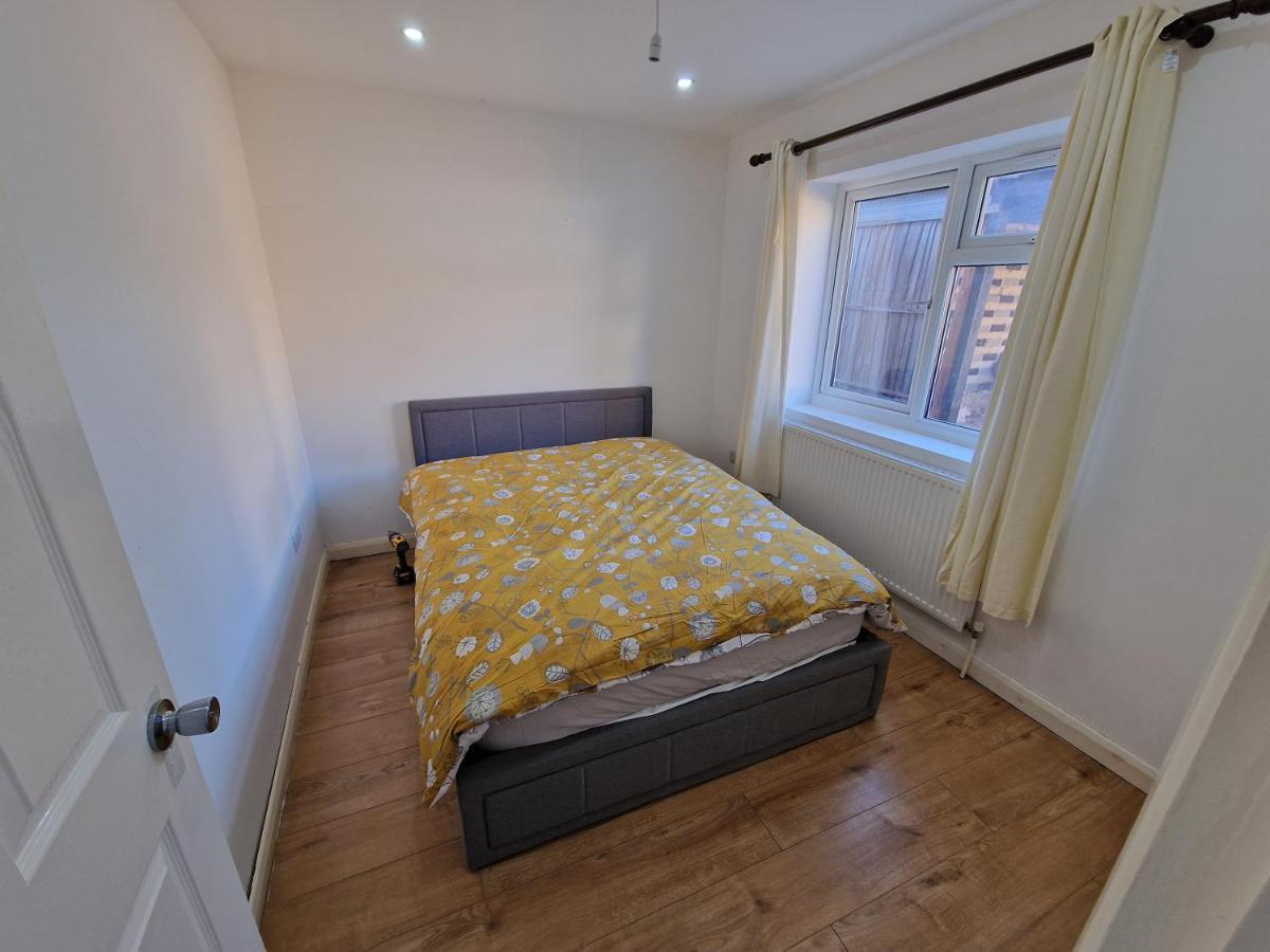 Mile End Budget Guesthouse London Exterior photo